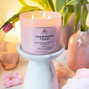 White Barn 3 wick champagne toast candle, pink, smells delicious, new